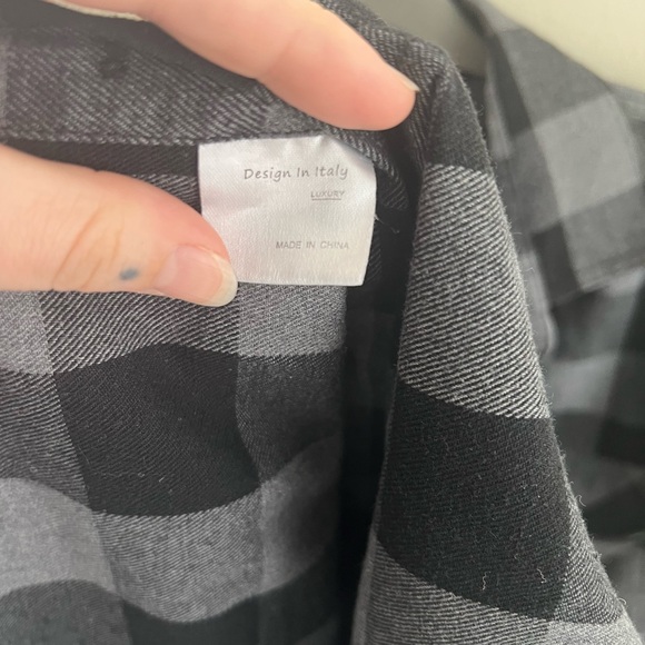 Design in Italy Flannel Button Down Black Grey Checkered Size Large - Picture 4 of 7